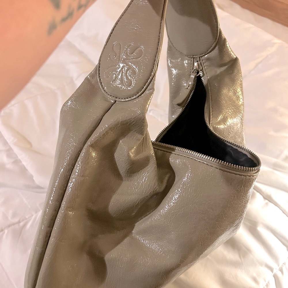 Simple Vera Wang handbag.